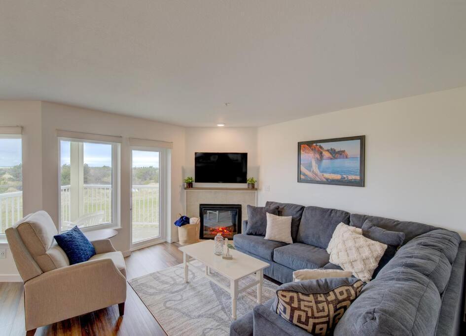 Beach Please-Updated Home With Ocean Views Long Beach Zewnętrze zdjęcie